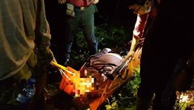 苗栗破百公斤男滑倒不能走，警消合力救援／翻攝自苗栗縣政府消防局臉書