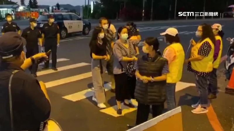 墾丁大街保持社交距離　現場成徒步區
