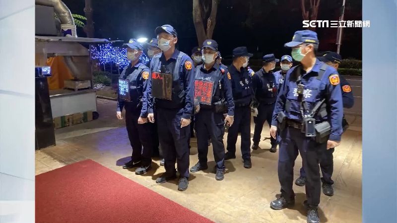 警稽查也防疫！「行動跑馬燈」秀警語