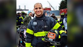 美國,屁孩,噴嚏,武漢肺炎,消防員（圖／翻攝自New York City Fire Department臉書）