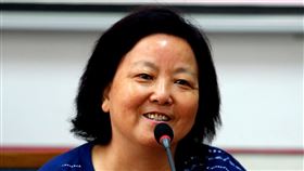 武漢作家方方  紀錄封城人民心聲前湖北省作家協會主席、武漢作家方方在1月下旬武漢封城後，發布日記紀錄當地人民在疫情下的生活，被許多海內外網友轉發，但她也因此於2月初在社群平台微博遭到禁言。圖為資料照片。（中新社提供）中央社  109年2月17日