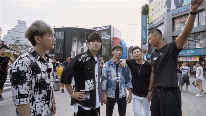 周杰倫驚曝患恐懼症　狂低頭無法直視