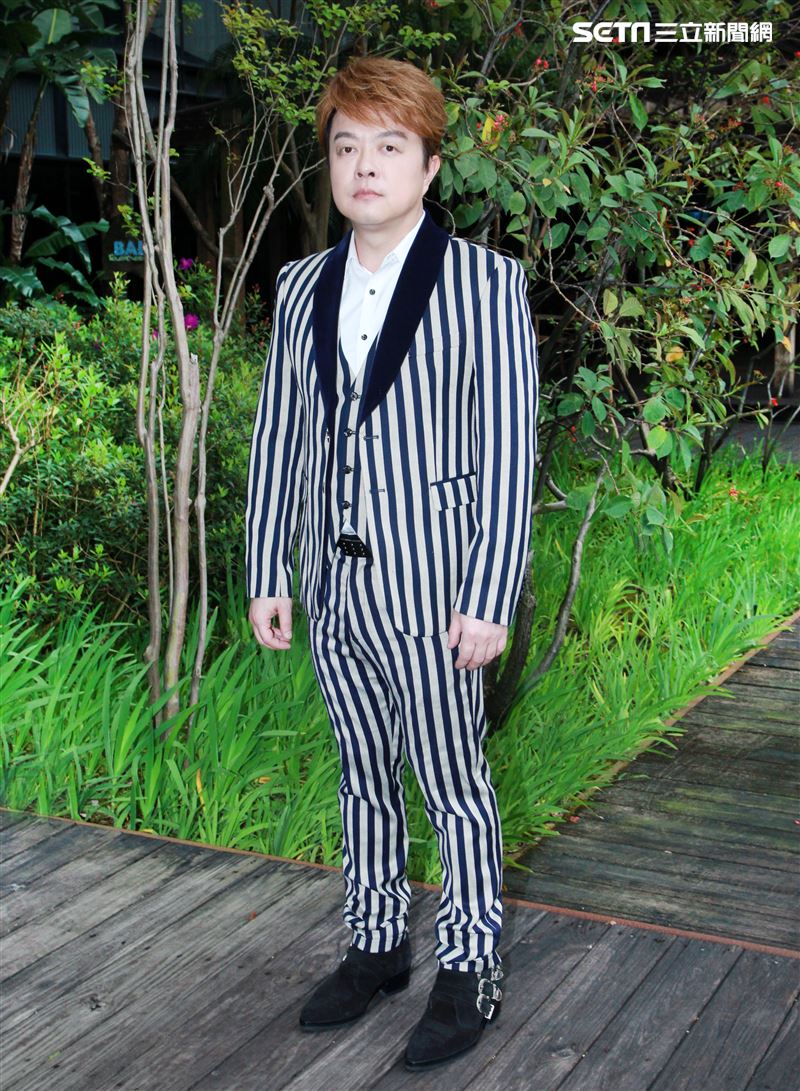 翁立友三立新聞網專訪。（記者邱榮吉/攝影）