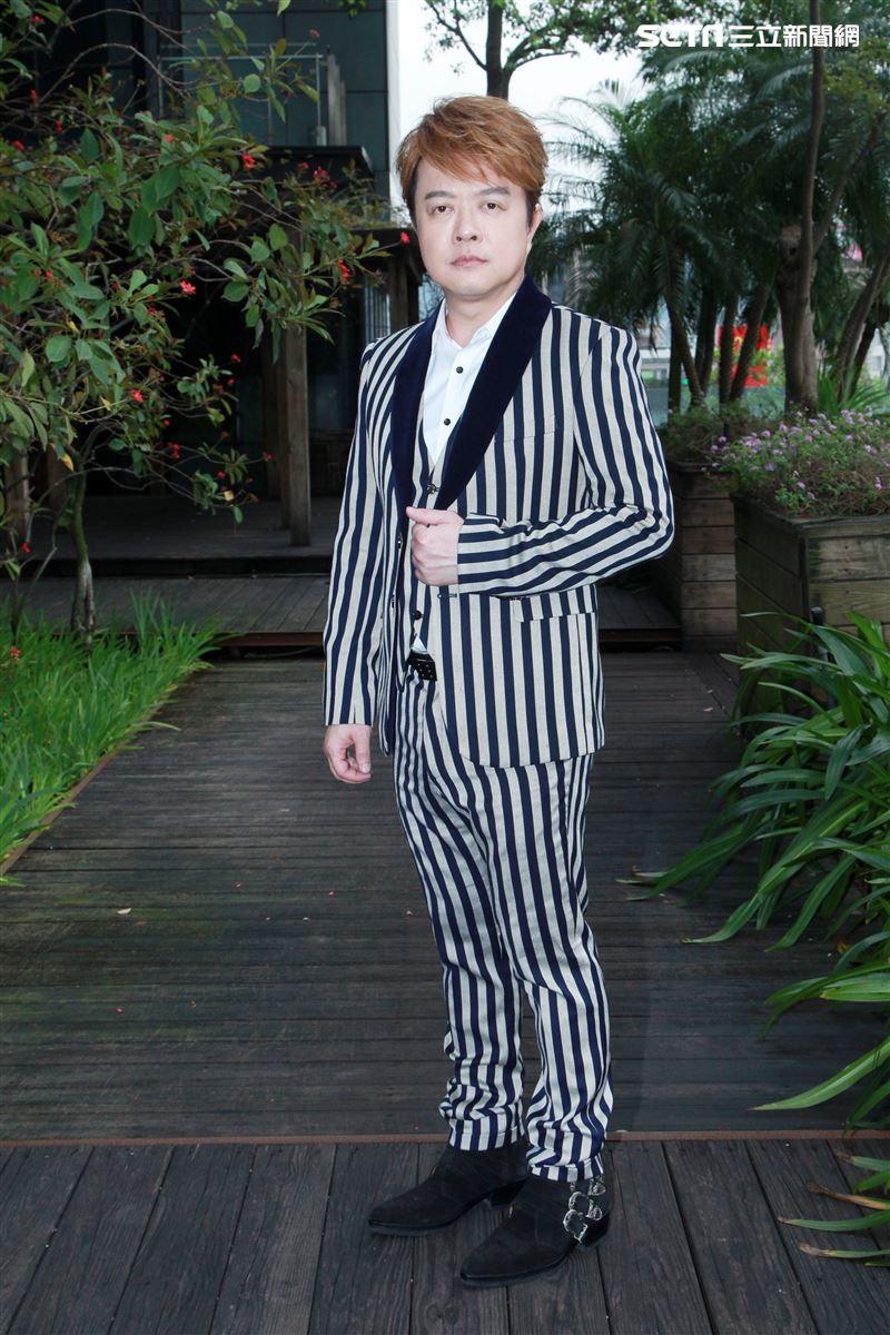 翁立友三立新聞網專訪。（記者邱榮吉/攝影）