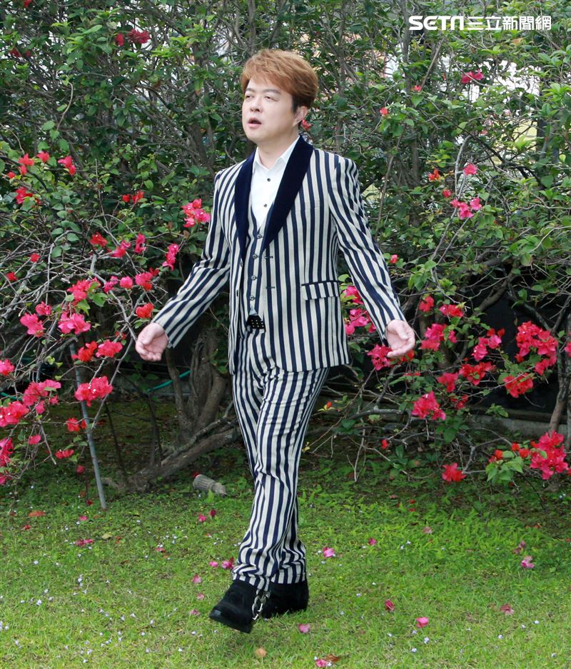 翁立友三立新聞網專訪。（記者邱榮吉/攝影）