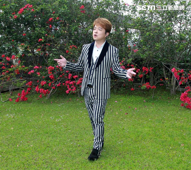 翁立友三立新聞網專訪。（記者邱榮吉/攝影）