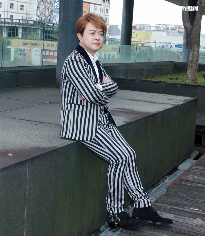 翁立友三立新聞網專訪。（記者邱榮吉/攝影）