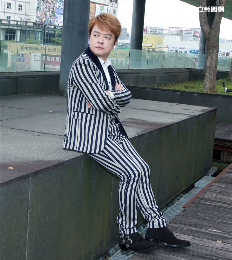 翁立友三立新聞網專訪。（記者邱榮吉/攝影）