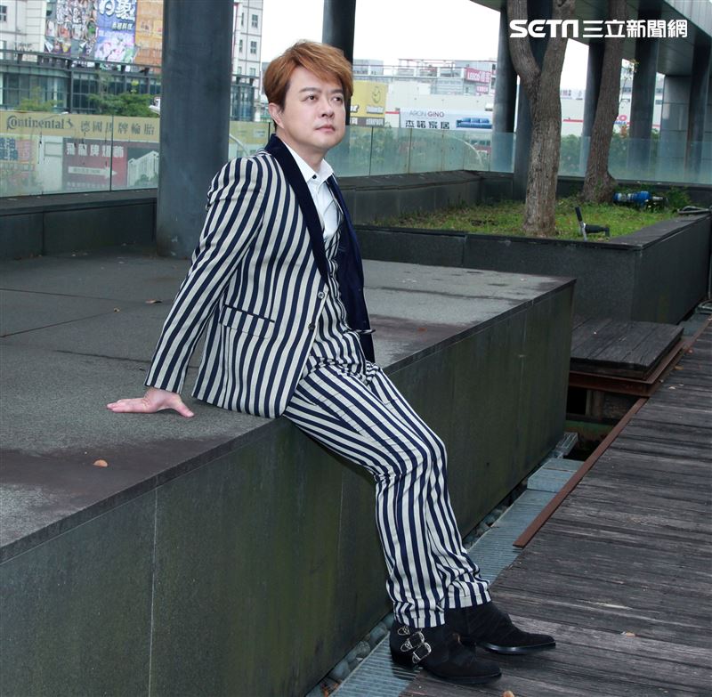 翁立友三立新聞網專訪。（記者邱榮吉/攝影）