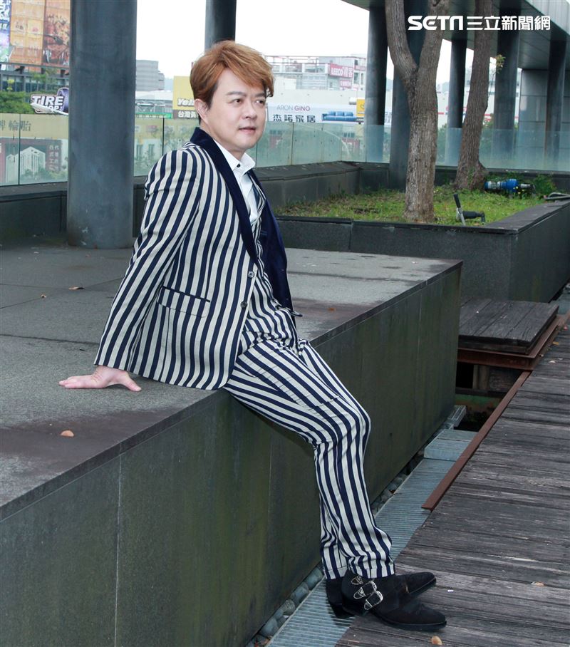 翁立友三立新聞網專訪。（記者邱榮吉/攝影）