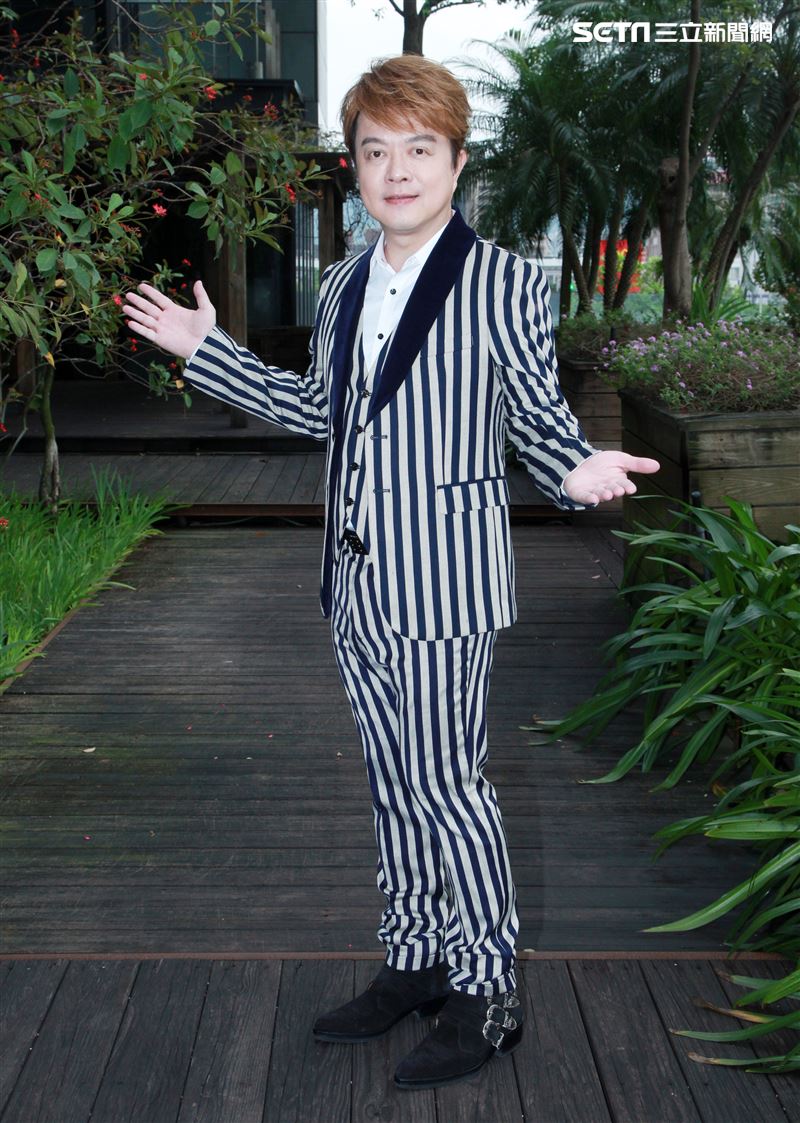 翁立友三立新聞網專訪。（記者邱榮吉/攝影）