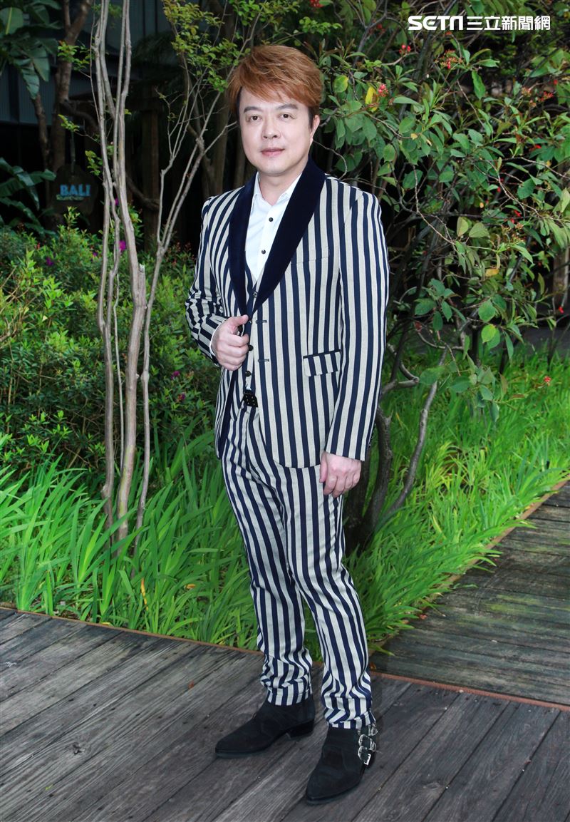 翁立友三立新聞網專訪。（記者邱榮吉/攝影）