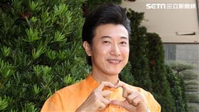 外型俊俏、體格高挑、堪稱第一代型男主廚，曾有師奶殺手稱號，出道30年的他外貌，身材都沒走樣，陳鴻無私分享其凍齡保養祕方。（記者邱榮吉/攝影）