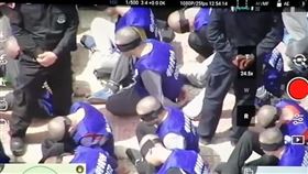 新疆,維吾爾族,集中營,學生,蒙眼,PTT　圖／翻攝自YouTube