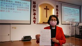 疫情衝擊生計　金門沙美教會助鄉親紓困武漢肺炎疫情重創以觀光為主的金門民眾生計，金沙鎮沙美教會牧師許素蓮說，教會提供急難救助金，希望幫助因疫情失業或無薪假3個月以上的會友與鄉親。中央社記者黃慧敏攝　109年4月13日