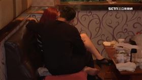 不甩酒店禁令！台中警四度稽查　小姐坐陪當場抓包遭停業