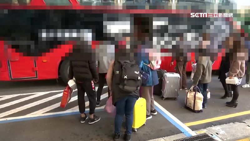 「類包機」153人隔離期滿　今返家