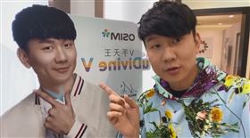 林俊傑驚喜現身SOGO忠孝復興館OSIM專櫃「V手天王」體驗活動。（圖／廠商提供）