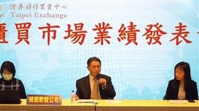 ▲資訊服務商緯軟13日參加櫃買市場業績發表會，董事長暨執行長蕭清志（中）表示，今年將審慎應對疫情與經濟不確定性，積極調整體質，追求穩健獲利。（圖／中央社）