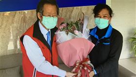 口罩機壓斷她的指　華新女員工截肢後重返崗位　網：淚了（圖／翻攝畫面）