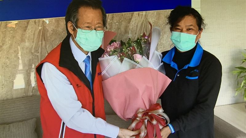 口罩機壓斷她的指　華新女員工復工了