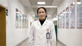 中國「發哨人」醫師艾芬，目前已被中國當局消失。（圖／翻攝自微博）