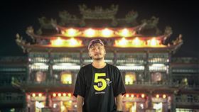 蝦皮購物提供 黃鴻升、關韶文入主蝦皮直播節目 首集來賓KID慘被虧像「大腸」 翻攝臉書
