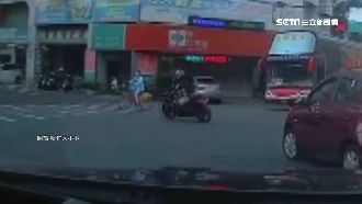 紅牌重機一個左轉　單車女倒地車噴飛