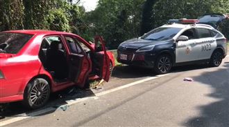 通緝犯拒捕開車撞警　竟狠輾副所長腳