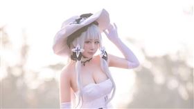 E奶女神「苔苔」瘋動漫　變裝直播徵男友