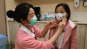 兒童口罩會戴了嗎？護理師親示範3步驟　爸媽快學惡補
