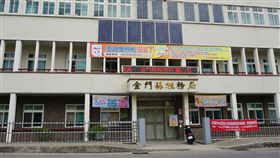 金門縣府宣布娛樂稅全面減徵30%（1）因武漢肺炎疫情暫無明顯緩解跡象，金門縣政府14日宣布，地方娛樂稅全面減徵30%，並溯自1月15日生效；1至3月已繳納娛樂稅者，將依程序辦理退稅。中央社記者黃慧敏攝　109年4月14日