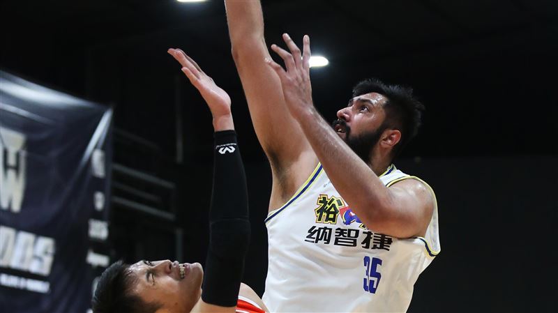 SBL／27分25籃板　布拉宰璞園