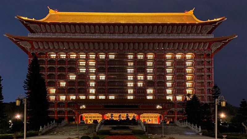 零確診！圓山飯店亮燈　眾人被暖哭了