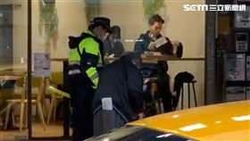 中正二,暖警,慢行扶老人,　民眾提供