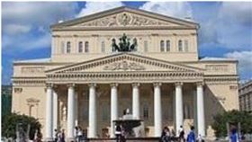 俄羅斯今（14）日通報新增2774起武漢肺炎確診病例，再創單日新高，全國累計2萬1102例確診、170人喪生，就連知名的莫斯科大劇院（Bolshoi Theatre）也有34名員工染疫。 圖／翻攝自維基百科 https://zh.wikipedia.org/wiki/%E8%8E%AB%E6%96%AF%E7%A7%91%E5%A4%A7%E5%89%A7%E9%99%A2