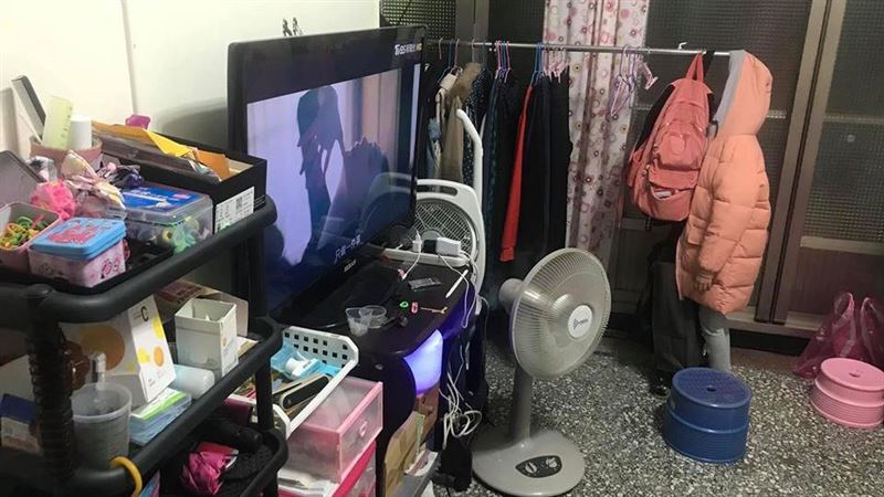 有看見？客廳藏6歲小女孩　萬人脫窗