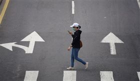 國際貨幣基金（IMF）14日公布世界經濟展望春季報告，大幅下修台灣今年經濟成長率至-4%。（中央社檔案照片）