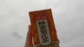  菊花茶,阿嬤,味道,記憶,蜂蜜菊花茶（圖／翻攝自dcard）