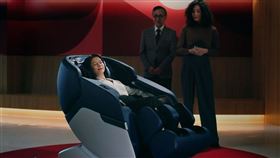 精心設計6分鐘按摩程序，從肩頸到腿部的揉捏拍打。（圖／廠商提供）