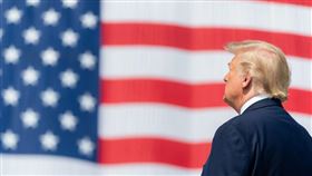 美國14日通報2228起武漢肺炎相關死亡病例。不過，總統川普仍說，美國「非常快」就能解除封鎖狀態。（圖取自facebook.com/WhiteHouse）