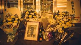 弔念李文亮…武漢「全城吹哨」畫面曝光　哭喊聲傳遍整座城（圖／翻攝自微博）