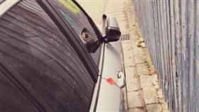 拖吊,隔熱紙,棄車,漆黑(翻攝自 爆怨公社)