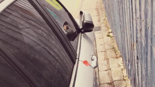 業者準備拖吊　往車內一看…嚇到棄車