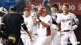 ▲朱育賢敲出再見全壘打。（圖／記者林聖凱攝影）