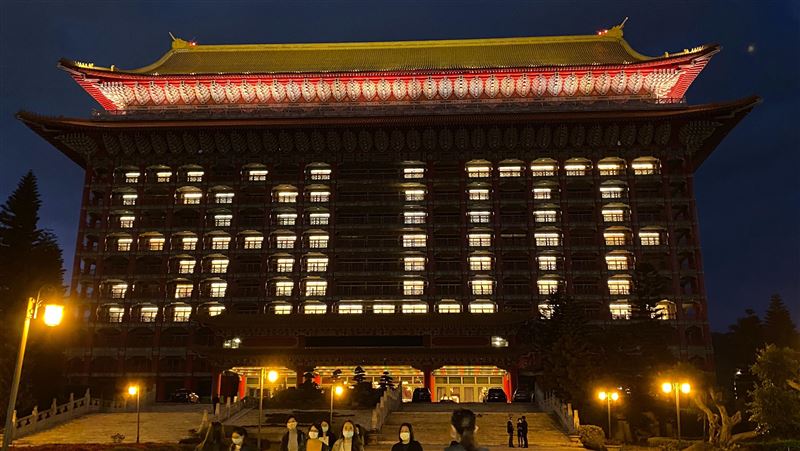 圓山飯店君品酒店點燈　為醫護加油