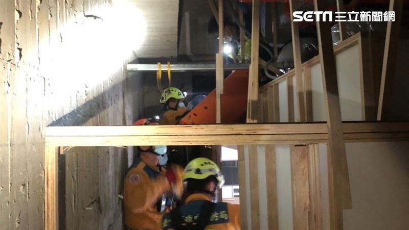 遭電擊卡天花板　台中男命危送醫