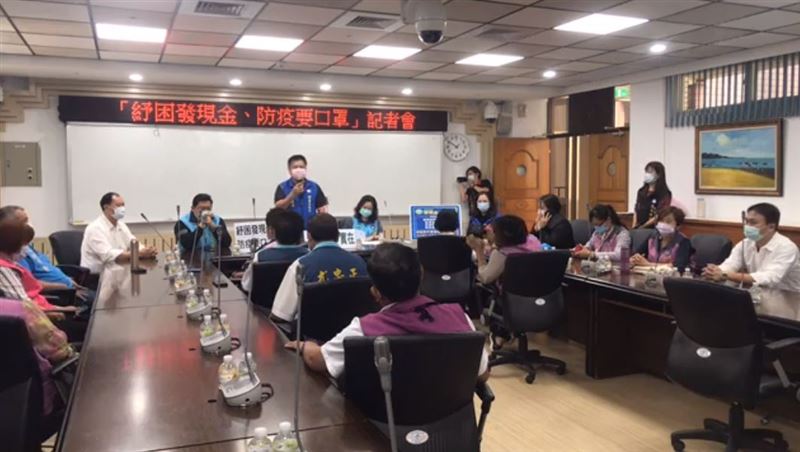 口罩外交簡稱口交？他開口讓全場尷尬
