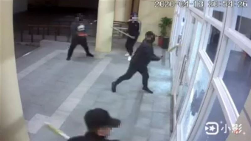 同業競爭？四煞闖生命禮儀館球棒砸店