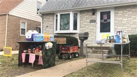 設補給站捐物資以為瘋搶　結局超暖心（圖／翻攝自Terry Uribe Gall臉書）